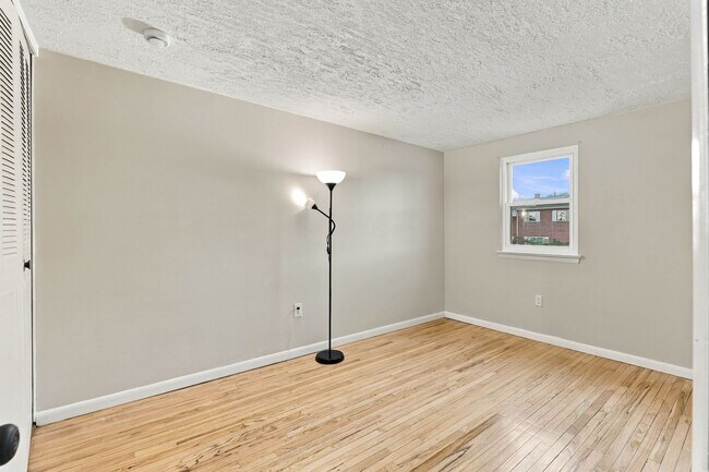 Building Photo - 840 Hilton Dr