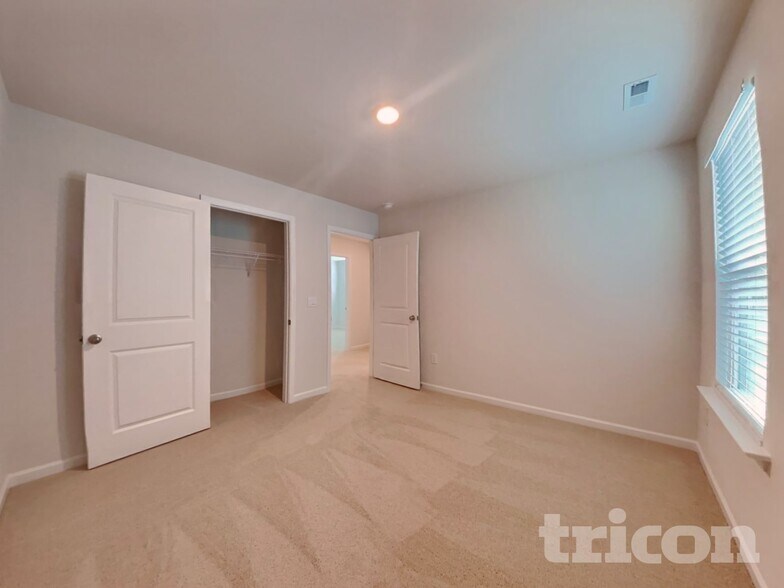 Building Photo - 141 Chapel Dr