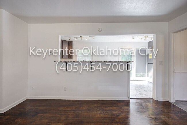 Building Photo - 1524 Rowena Ln