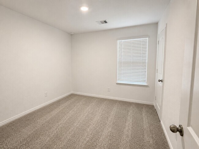Building Photo - 1930 Legacy Hills Dr