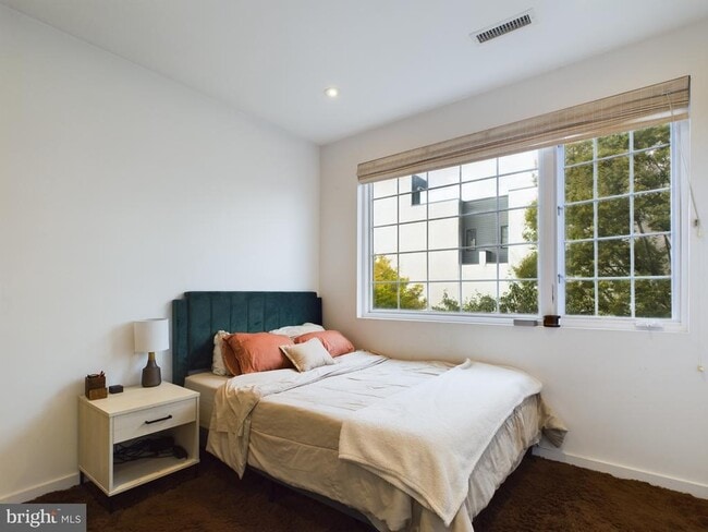 Building Photo - 1114 Shackamaxon St