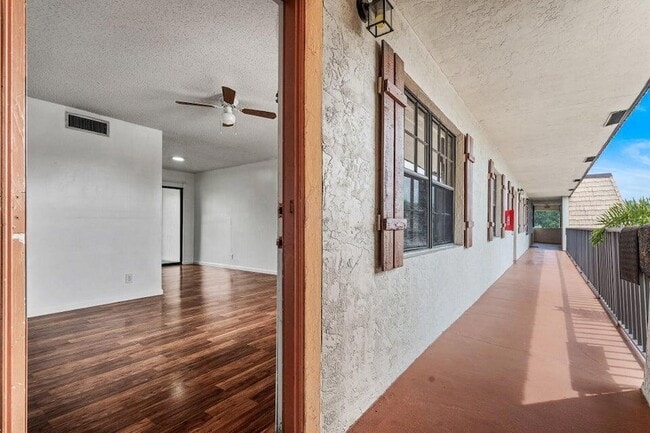 Building Photo - 4151 Oak Terrace Dr