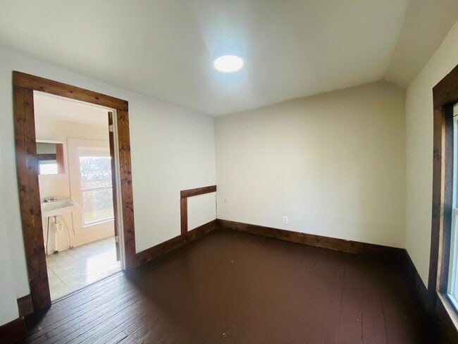 Building Photo - 1246 Edison Ave