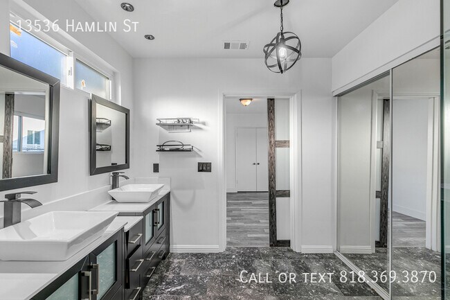 Building Photo - 13536 Hamlin St