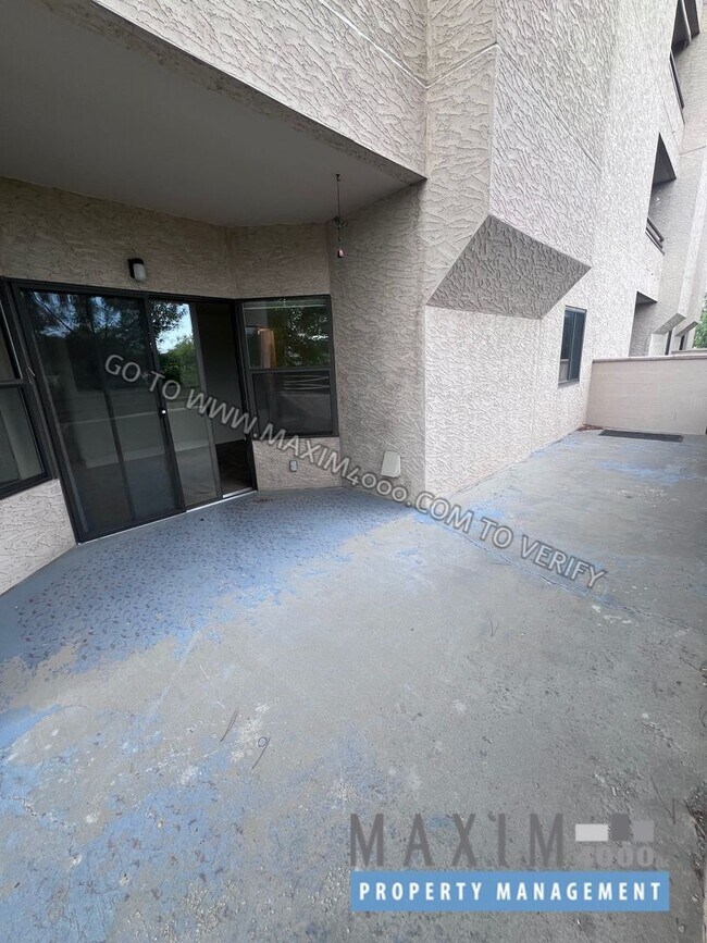 Building Photo - 1111 Horizon Dr