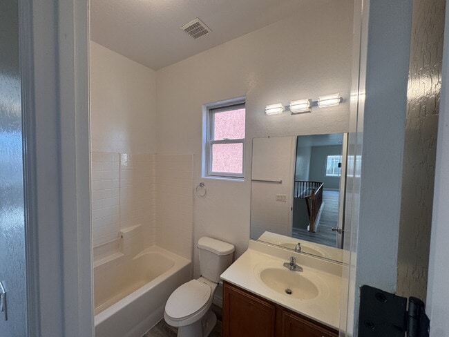 Building Photo - 821 W Saguaro Ln