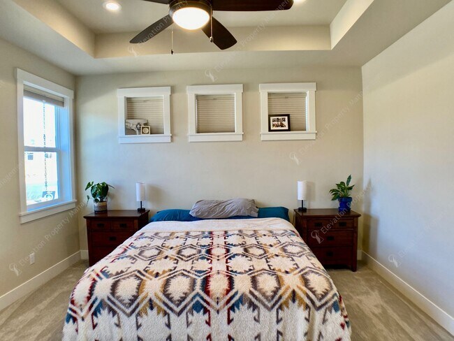 Building Photo - **Unfurnished** Single-level 3 BR-2BA  Home with Mountain Views