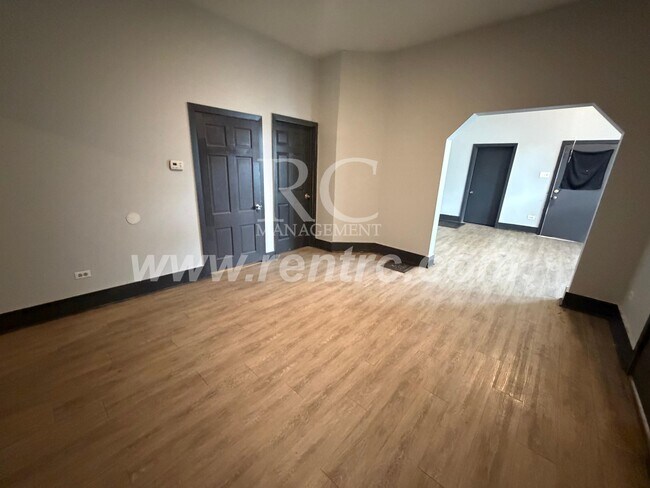 Building Photo - 612 Wayne-