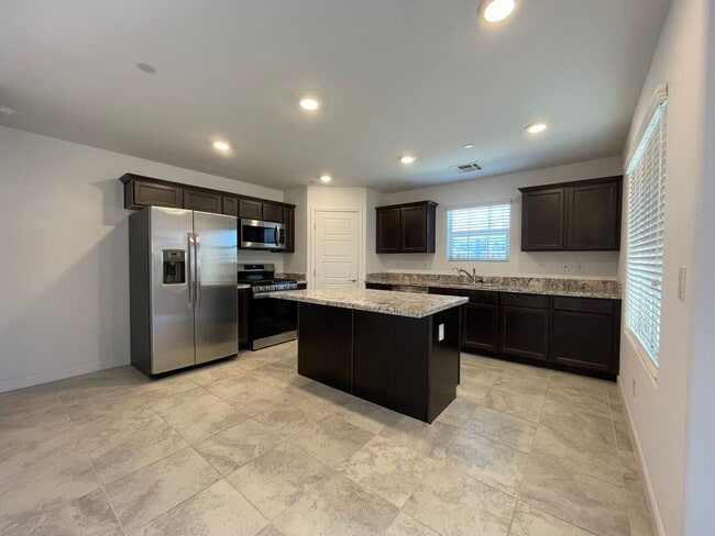 Building Photo - HENDERSON CADENCE COMMUNITY - 3 bed 2.5 ba...