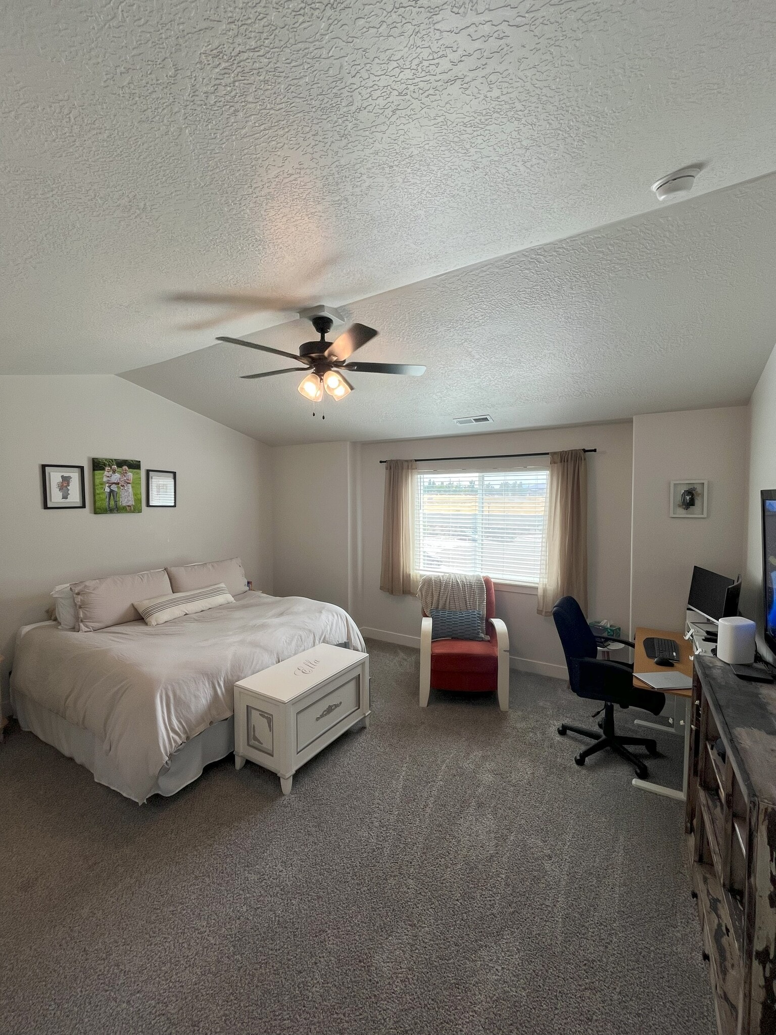 Primary Bedroom (vaulted ceiling) - 525 W Caroles Way