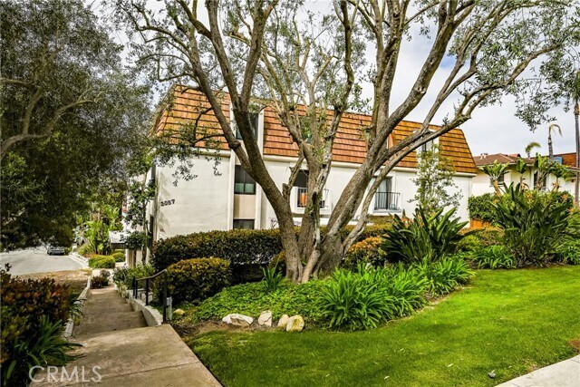 Building Photo - 2357 Palos Verdes Dr W