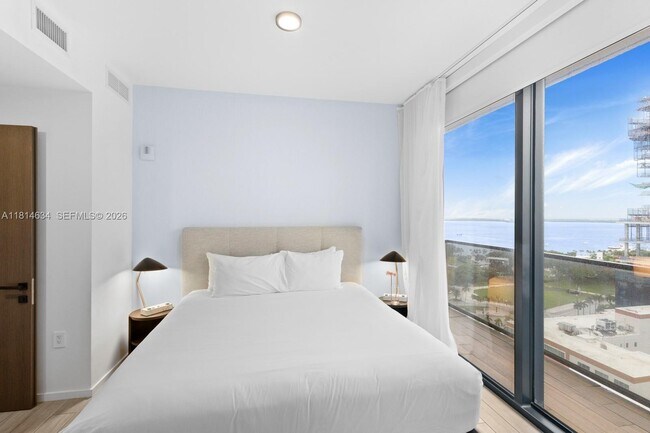 Building Photo - 398 NE 5th St