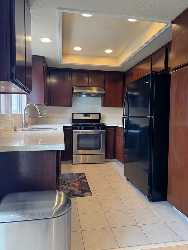 Kitchen - 509 W Duarte Rd