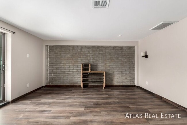 Building Photo - 224 W Montecito Ave