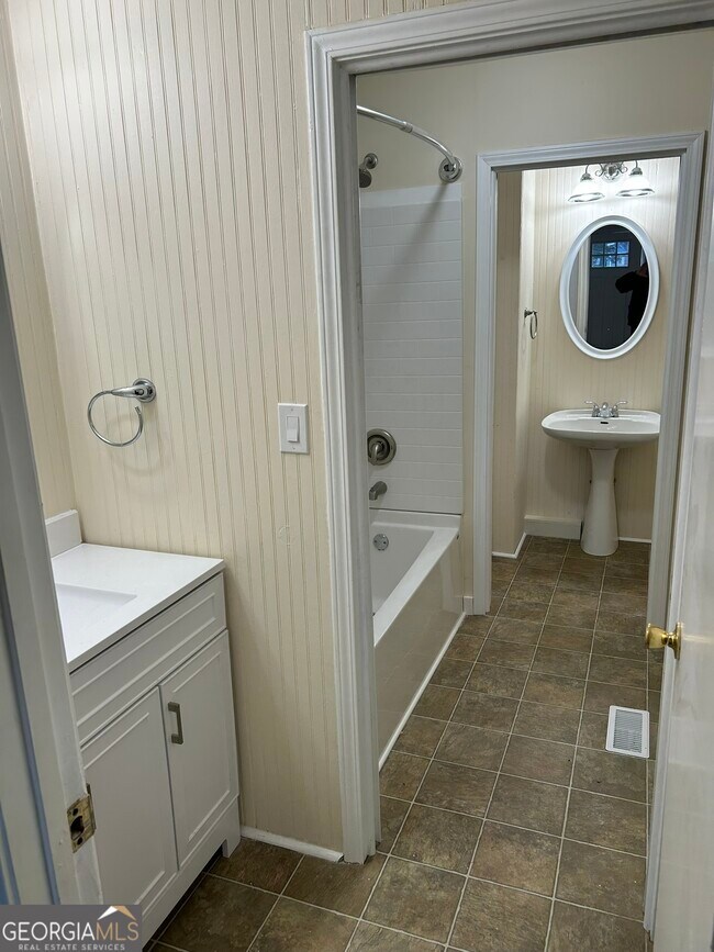 Building Photo - 790 Normandy Trail