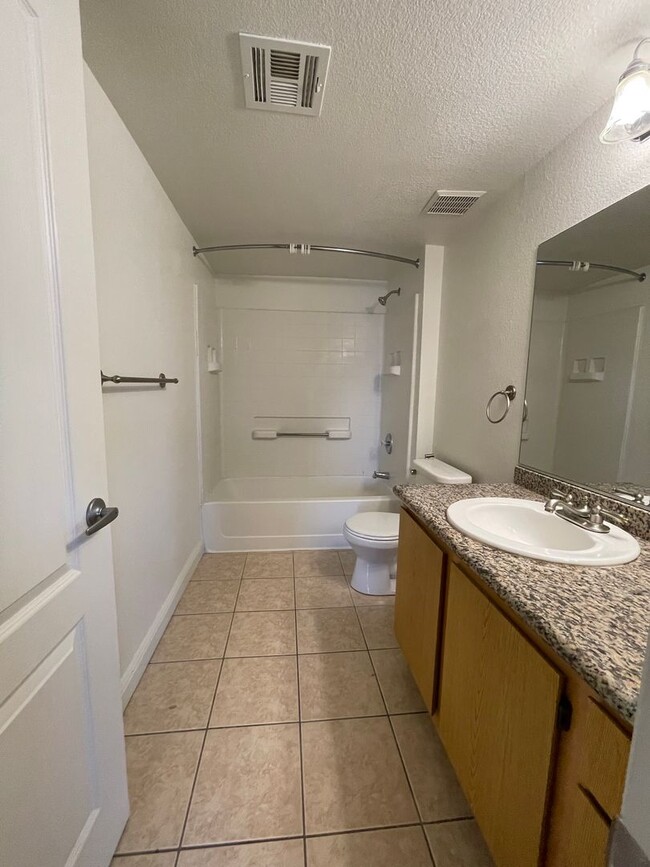 Building Photo - Gorgeous 2nd Floor Unit-Available SOON!
