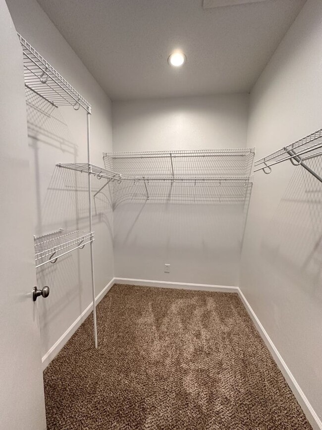 Building Photo - Large 2 Bedroom 2 Bath Condo in the Forest Oaks Community!!