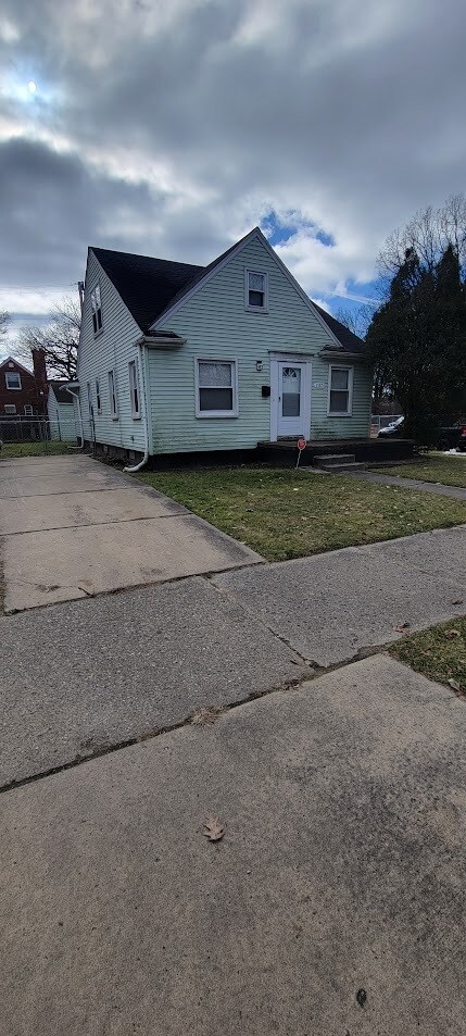 Primary Photo - 15851 Curtis St
