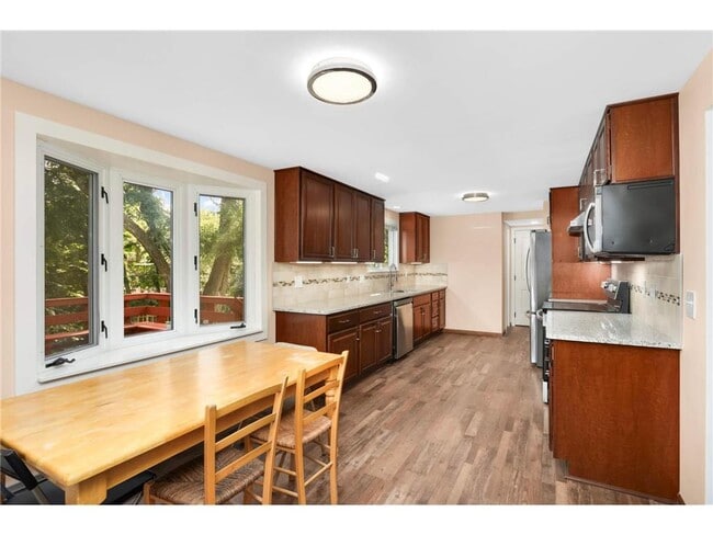 Building Photo - 1334 Hillcrest Dr NE