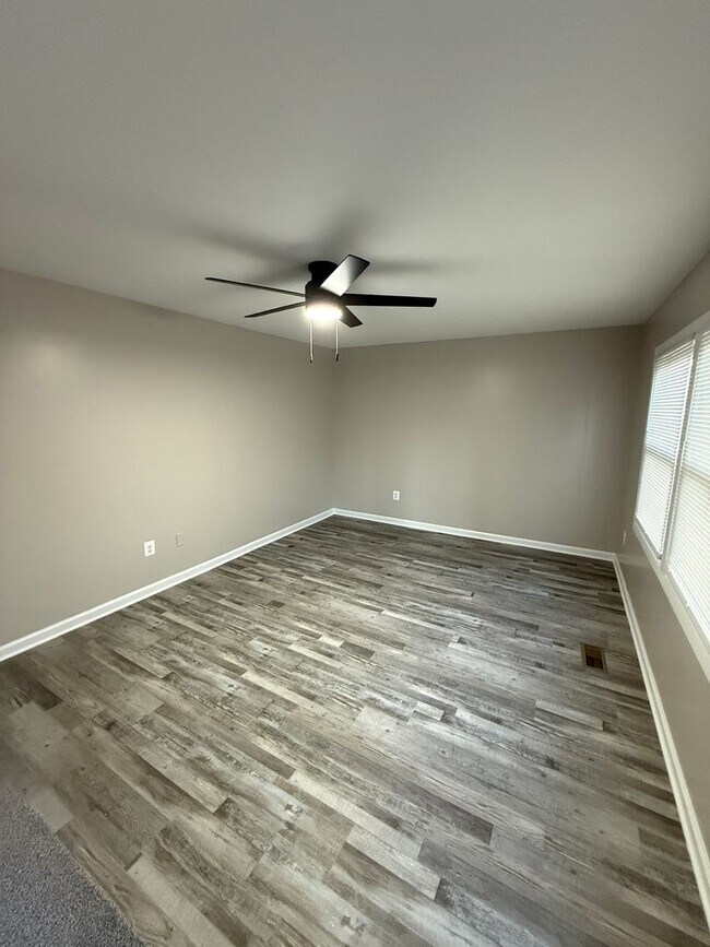 Building Photo - Adorable Fully renovated Townhouse in Bowie