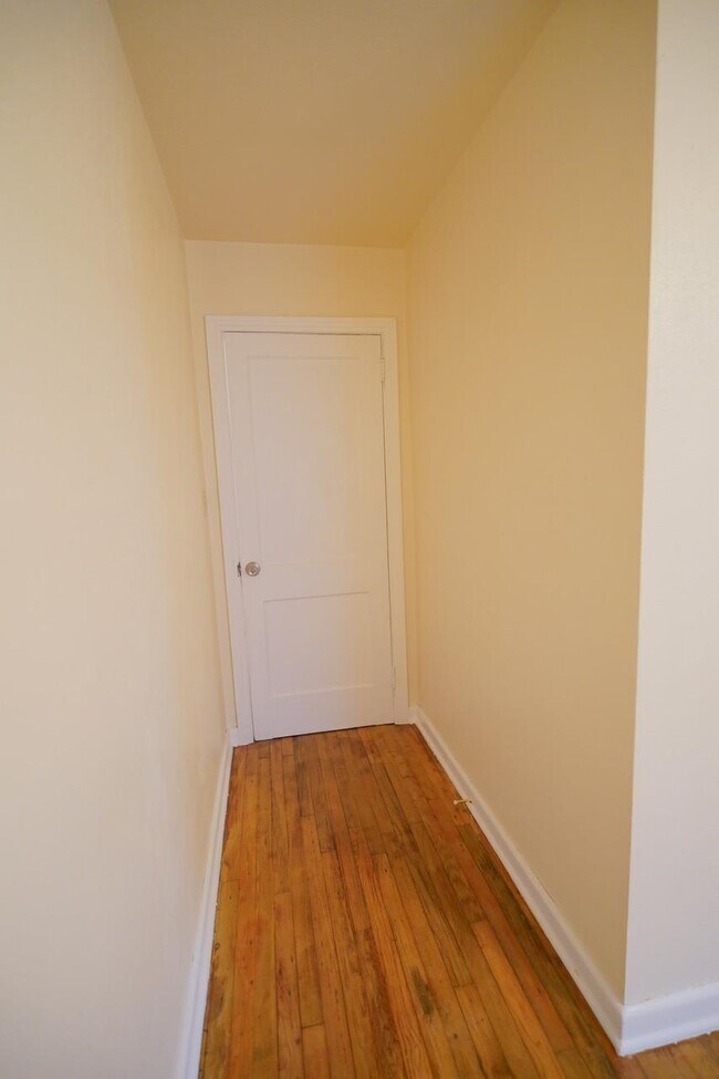 Building Photo - 212 W Osceola St