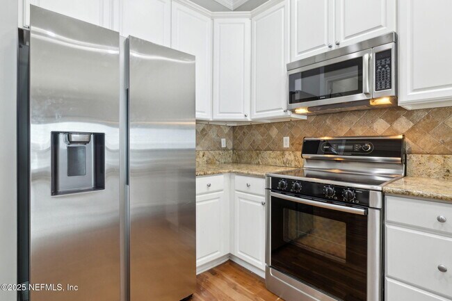 Building Photo - 137 3rd St S