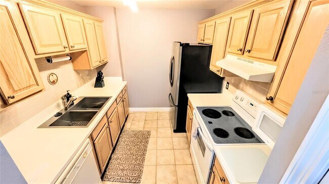 Building Photo - 750 N Tamiami Trl