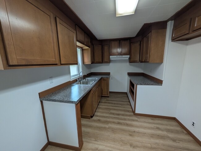 Building Photo - 415 S Silverleaf St