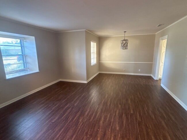 Building Photo - 204 Ridgecrest Dr