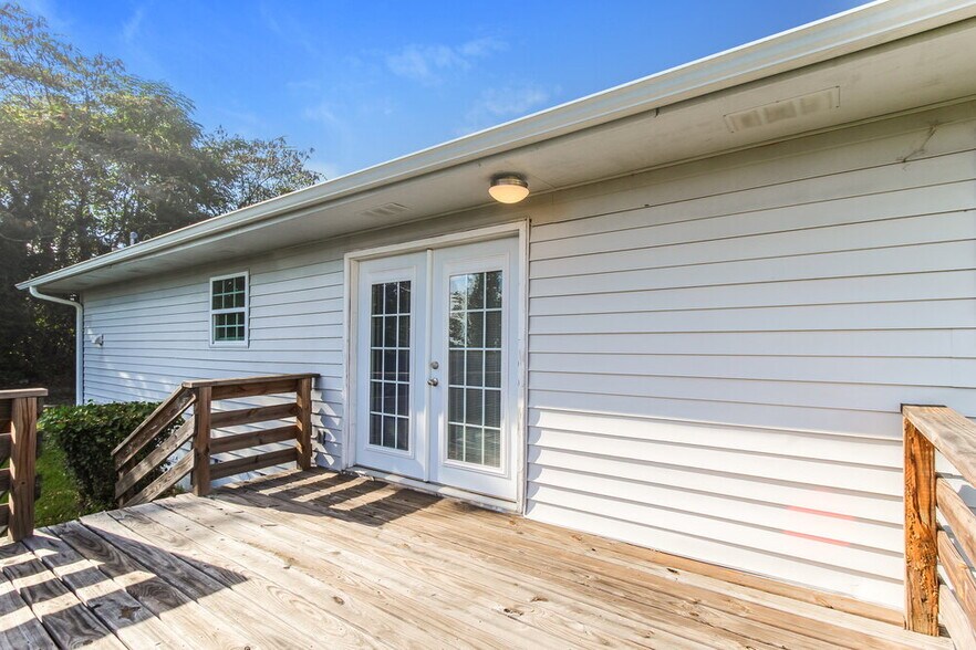 Building Photo - 913 5th Way
