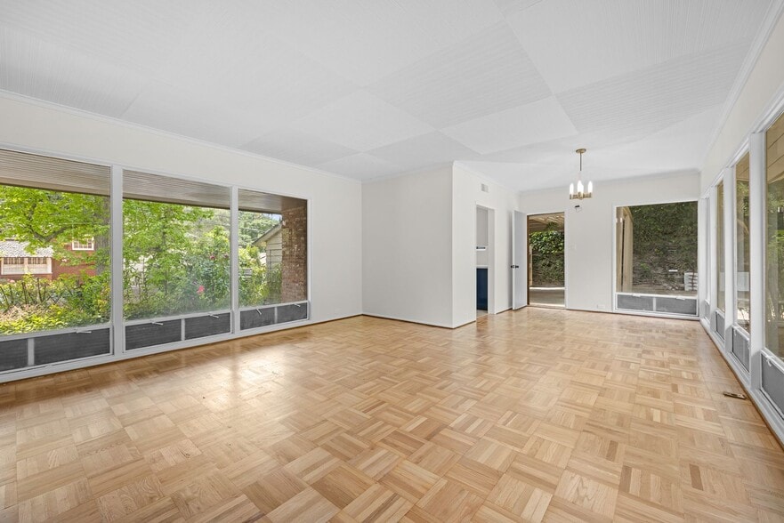 Building Photo - Classic Mid-Century home moments from Fryman Canyon