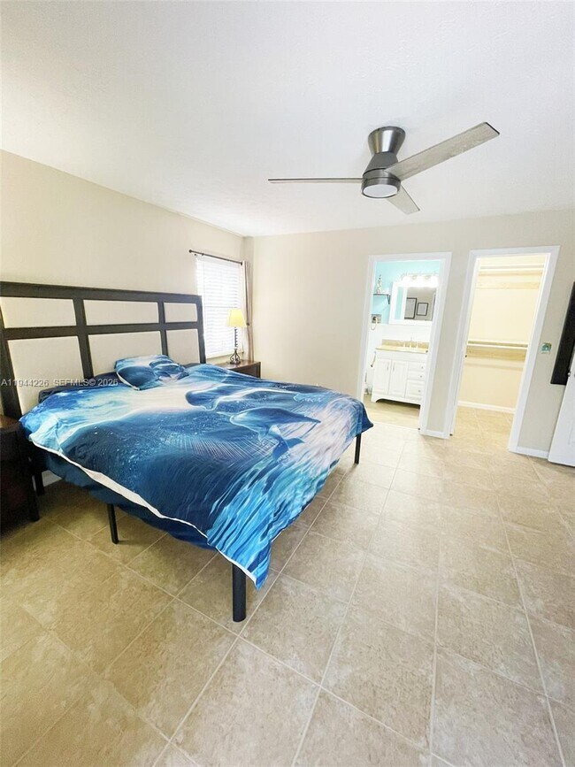 Building Photo - 357 NE Gulfstream Ave