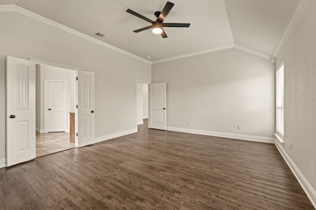 Building Photo - 104 Cold Track Dr