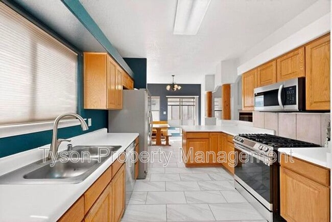 Building Photo - 10139 Arroyo Crest Dr NW