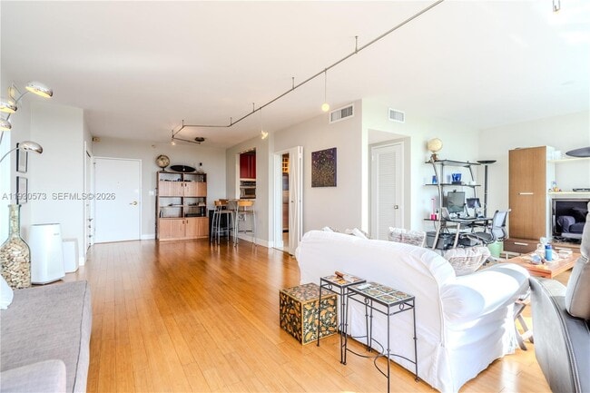 Building Photo - 5700 Collins Ave