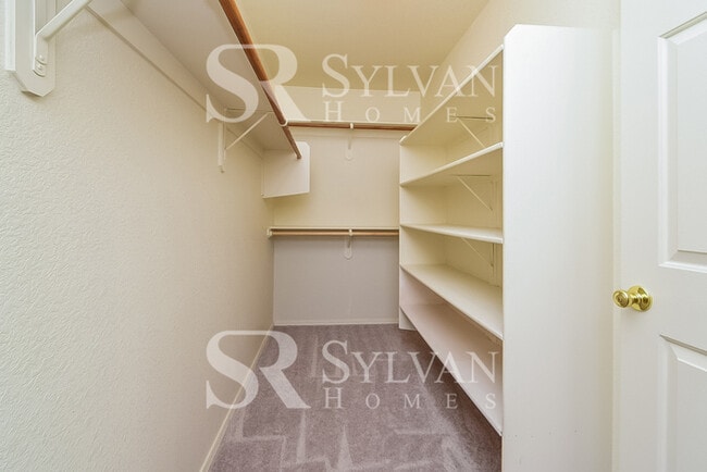 Building Photo - This charming ranch home is ready