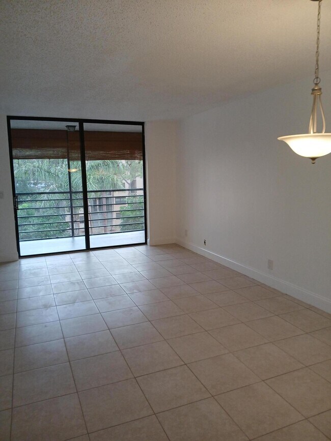 Building Photo - 4760 Lucerne Lakes Blvd W