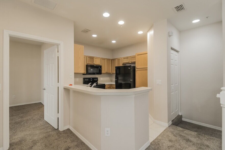 Building Photo - 2586 Grand Central Pkwy