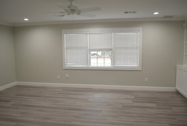 Building Photo - 14923 Perthshire Rd