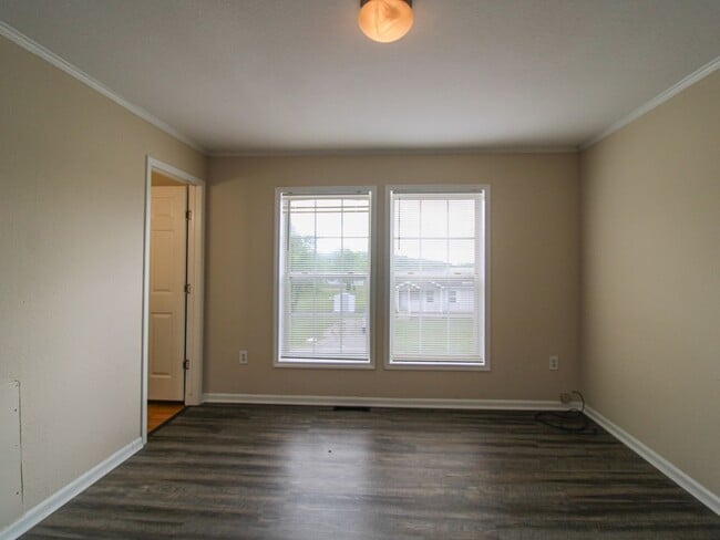 Building Photo - 122 Meadows Ln