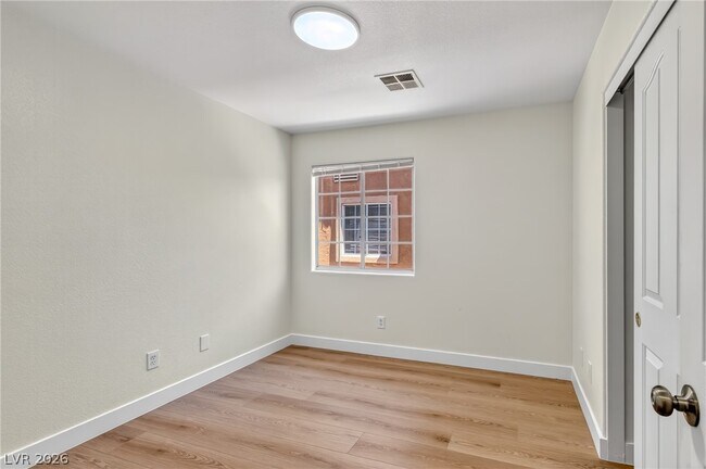 Building Photo - 3021 Aloha Ave