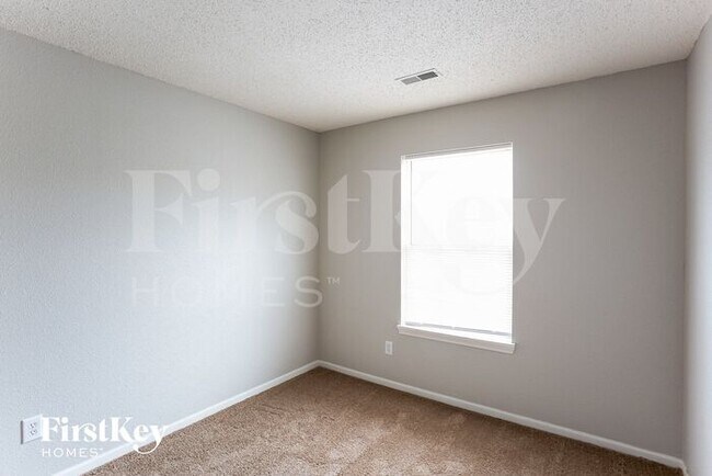 Building Photo - 10320 Liverpool Way