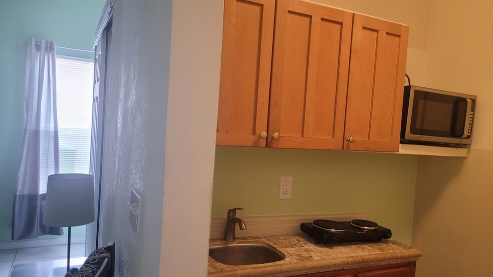 Kitchen area - 106 Woodbury Pines Cir