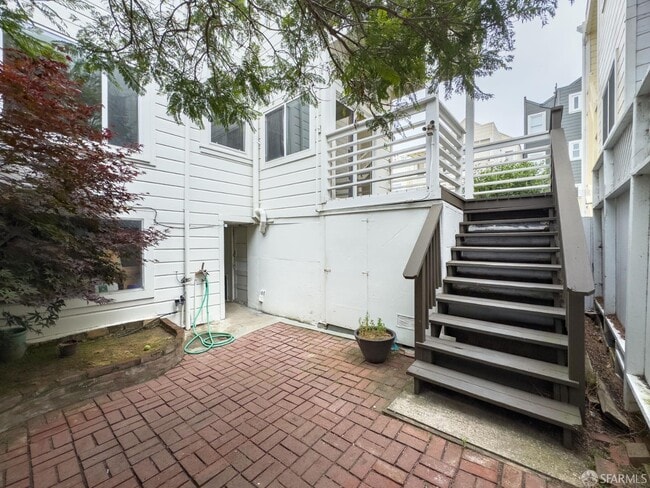 Building Photo - 31 Pixley St