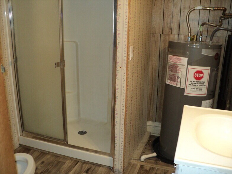 1st floor bathroom - 2512 1st Ave