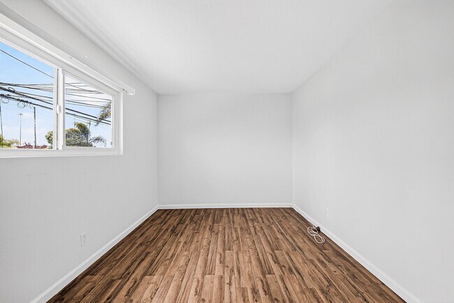 Building Photo - 908 Roswell Ave
