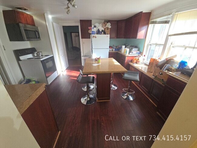 Building Photo - 430 S 4th Ave