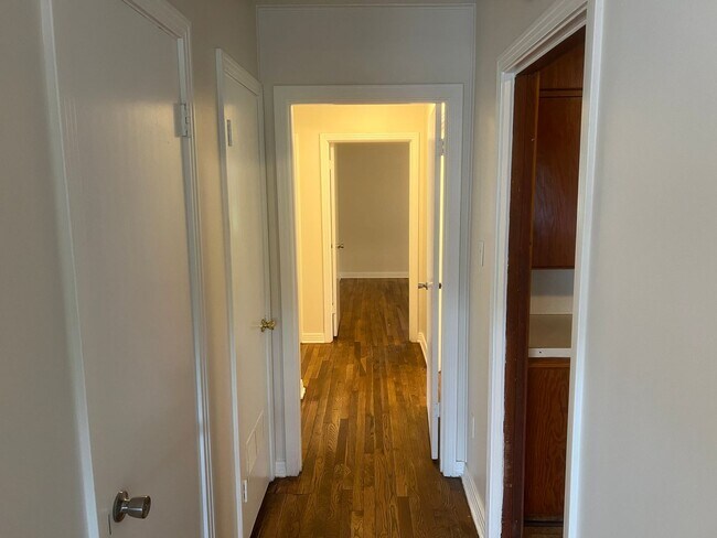 Building Photo - 3 Bed 1 Bath Home