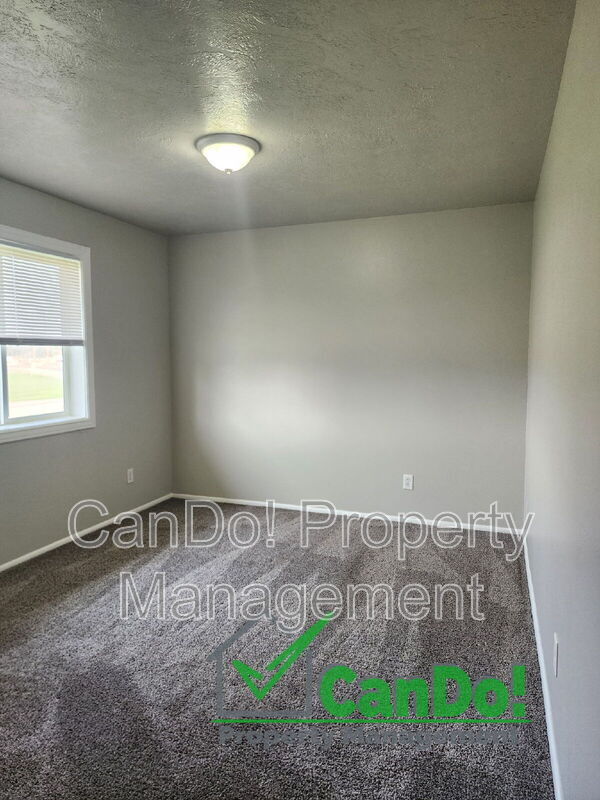 Building Photo - 225 Carol Dr