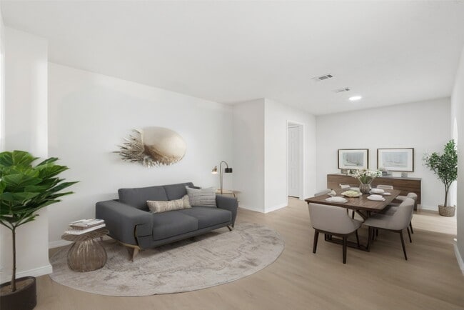 Building Photo - 16615 Glamis Ln
